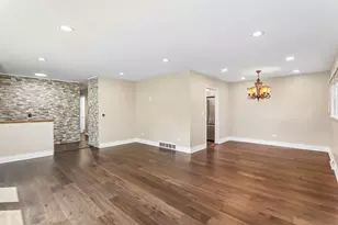 807 E Golfview Dr, Mount Prospect, IL 60056 - Photo 6