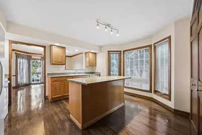5711 Foxgate Lane, Hinsdale, IL 60521 - Photo 4
