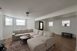 834 W Waveland Ave, Chicago, IL 60613 - Photo 2