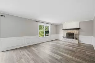 2075 Corinne Rd, Aurora, IL 60506 - Photo 6
