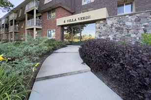 6 Villa Verde Dr, Buffalo Grove, IL 60089 - Photo 2