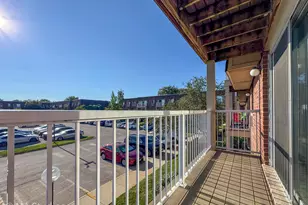 6 Villa Verde Dr, Buffalo Grove, IL 60089 - Photo 22