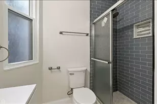 909 W Addison St, Chicago, IL 60613 - Photo 8