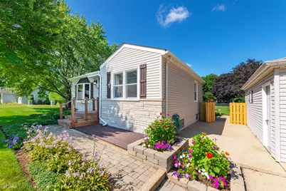 380 Charlotte Avenue, Crystal Lake, IL 60014 - Photo 2