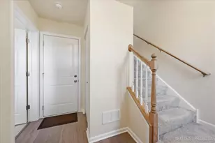 806 Finley Dr, Aurora, IL 60504 - Photo 6
