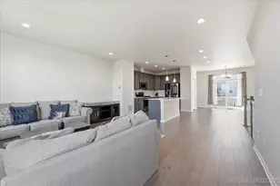 806 Finley Dr, Aurora, IL 60504 - Photo 8
