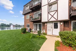 9461 Bay Colony Dr, Des Plaines, IL 60016 - Photo 1