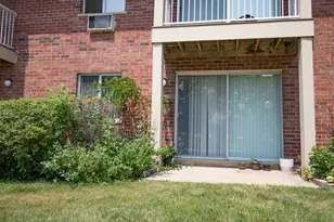 2 Villa Verde Dr, Buffalo Grove, IL 60089 - Photo 2