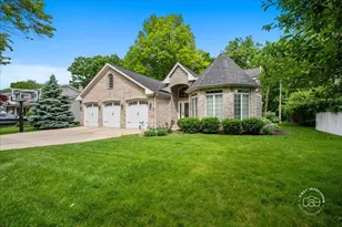 1009 Douglas Ave, Naperville, IL 60540 - Photo 2