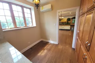 2151 W Granville Ave, Chicago, IL 60659 - Photo 8