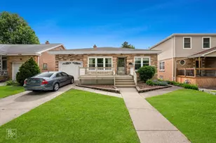 10016 S Clifton Park Ave, Evergreen Park, IL 60805 - Photo 2