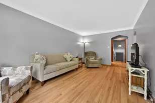 10016 S Clifton Park Ave, Evergreen Park, IL 60805 - Photo 4