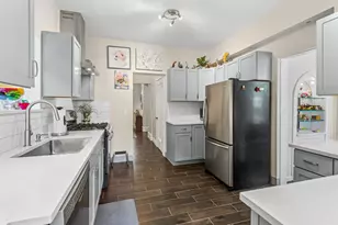 2454 W Morse Ave, Chicago, IL 60645 - Photo 8
