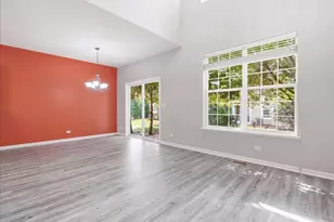 725 S Jade Ln, Round Lake, IL 60073 - Photo 2