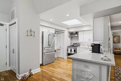 7200 N Ridge Boulevard #4G, Chicago, IL 60645 - Photo 2