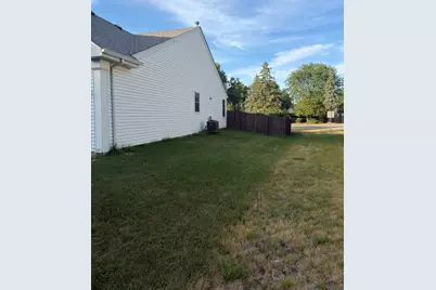7055 Nathan Lane, Carpentersville, IL 60110 - Photo 30