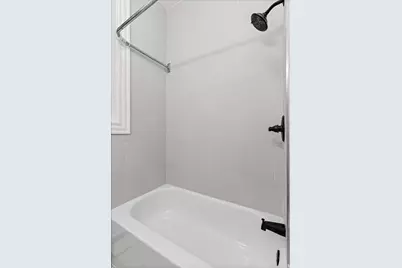 843 W Roscoe Street, Chicago, IL 60657 - Photo 14