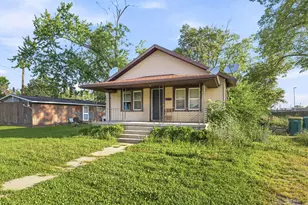 104 W Frech St, Streator, IL 61364 - Photo 2