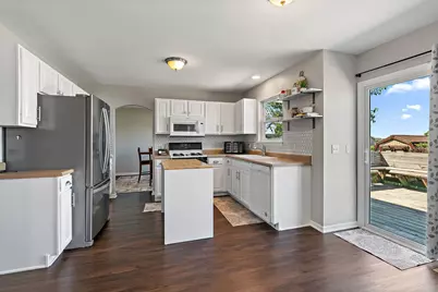 813 Water Stone Way, Malta, IL 60150 - Photo 12