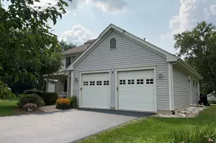 41W610 Silvana Dr, Elgin, IL 60124 - Photo 2
