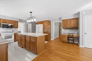 41W610 Silvana Dr, Elgin, IL 60124 - Photo 8
