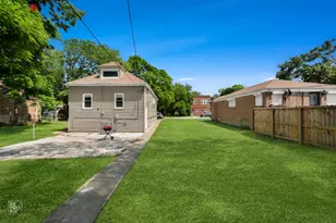 9050 S Ellis Ave, Chicago, IL 60619 - Photo 16