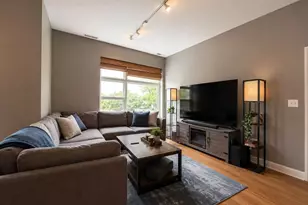 3741 N Wolcott Ave, Chicago, IL 60613 - Photo 2