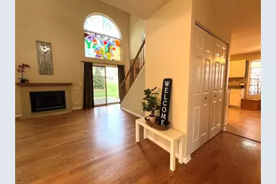 812 Canterbury Lane, Island Lake, IL 60042 - Photo 2