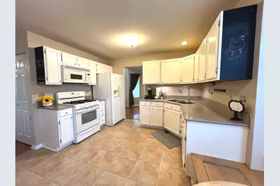 812 Canterbury Lane, Island Lake, IL 60042 - Photo 8