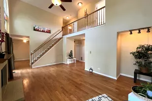 812 Canterbury Ln, Island Lake, IL 60042 - Photo 4