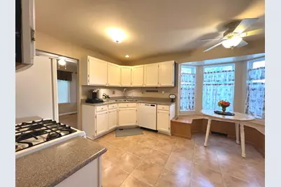 812 Canterbury Lane, Island Lake, IL 60042 - Photo 6