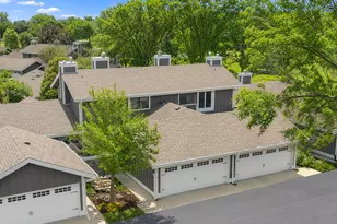 10 W Windsor Ct, Sugar Grove, IL 60554 - Photo 1