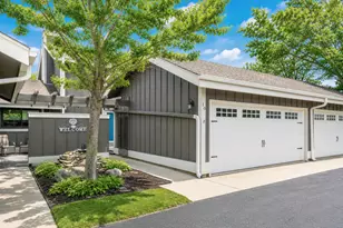 10 W Windsor Ct, Sugar Grove, IL 60554 - Photo 2