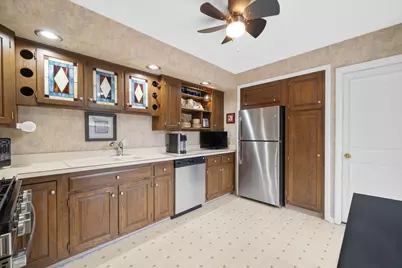 10 W Windsor Court, Sugar Grove, IL 60554 - Photo 18