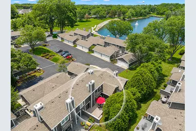 10 W Windsor Court, Sugar Grove, IL 60554 - Photo 4