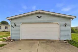 933 Micole Dr, Belvidere, IL 61008 - Photo 4
