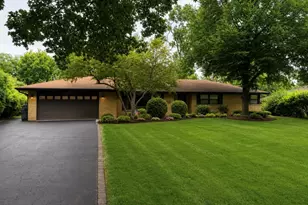 2285 Thorntree Ln, Palatine, IL 60067 - Photo 1