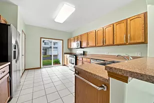 1800 Waters Edge Dr, Minooka, IL 60447 - Photo 10