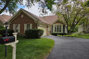 2157 N Lake Shore Cir, Arlington Heights, IL 60004 - Photo 2