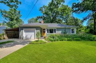 431 Oakwood Dr, Geneva, IL 60134 - Photo 1