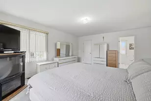 6916 W Forest Preserve Dr, Harwood Heights, IL 60706 - Photo 20