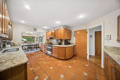 6647 N Crawford Avenue, Lincolnwood, IL 60712 - Photo 10
