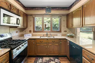 740 Cambridge Dr, Burr Ridge, IL 60527 - Photo 8