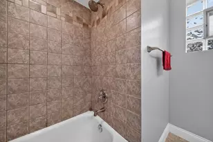 5024 N Austin Ave, Chicago, IL 60630 - Photo 18