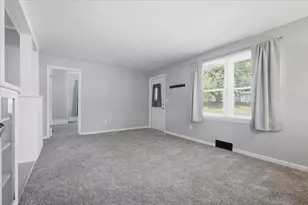 713 E Buchanan St, Bloomington, IL 61701 - Photo 6
