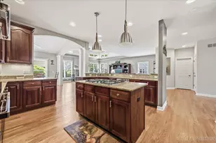 525 N Sycamore Ln, North Aurora, IL 60542 - Photo 8