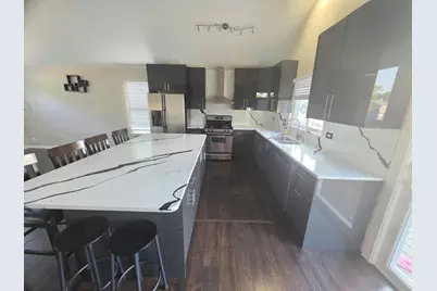 302 Barton Court, Bartlett, IL 60103 - Photo 4