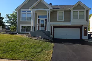 302 Barton Ct, Bartlett, IL 60103 - Photo 1