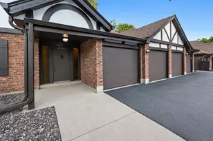 11151 Cottonwood Dr, Palos Hills, IL 60465 - Photo 1