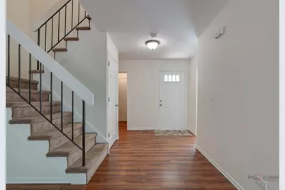 302 E Forest Knoll Drive, Palatine, IL 60074 - Photo 2